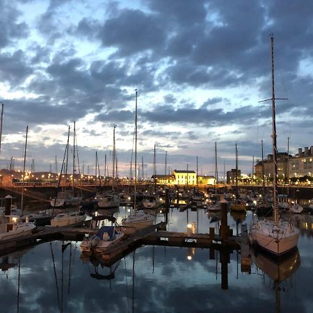 Alojamientos Muelle De Gijon Bagian luar foto
