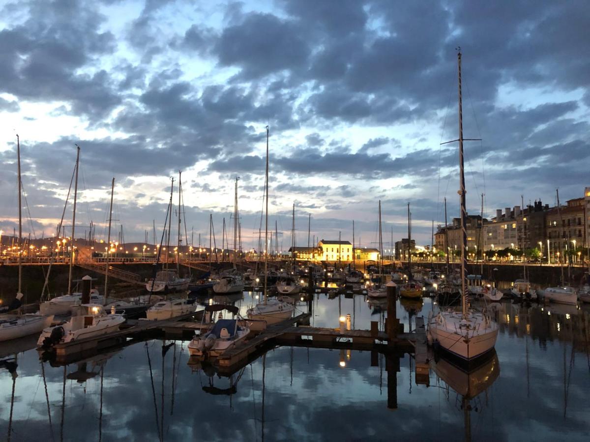 Alojamientos Muelle De Gijon Bagian luar foto