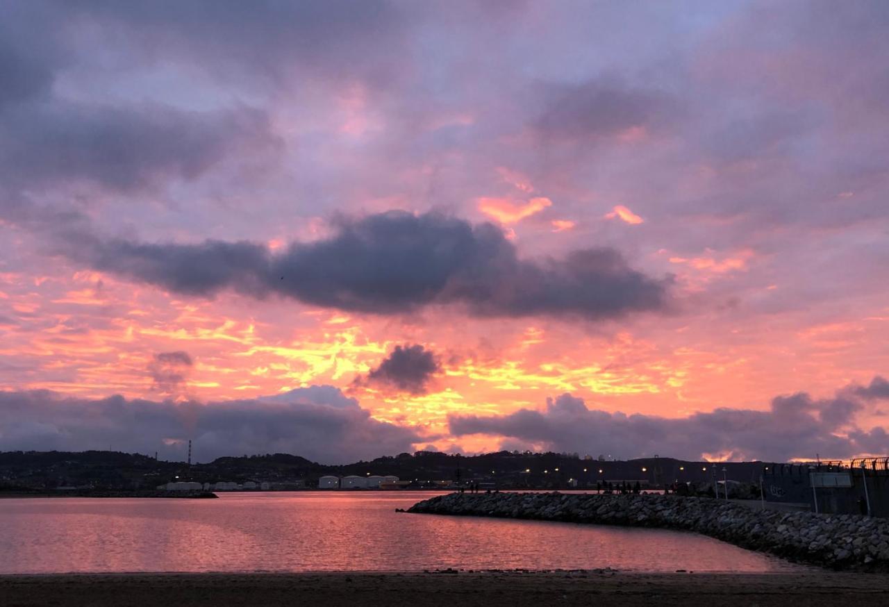 Alojamientos Muelle De Gijon Bagian luar foto