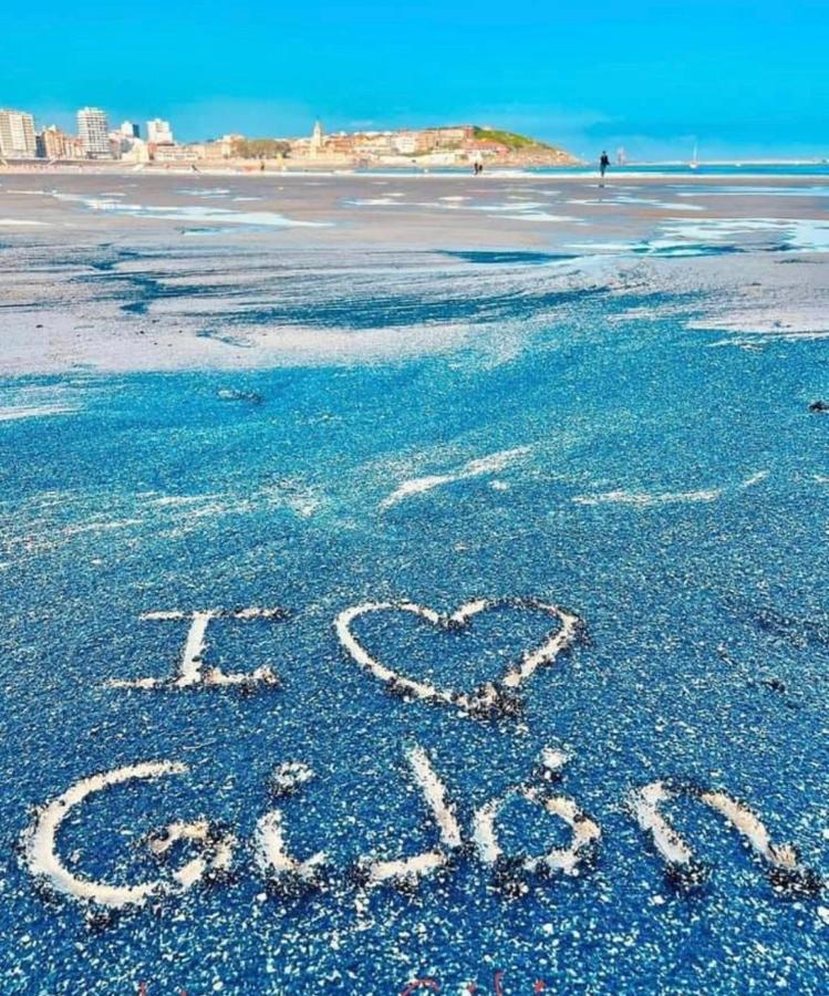 Alojamientos Muelle De Gijon Bagian luar foto