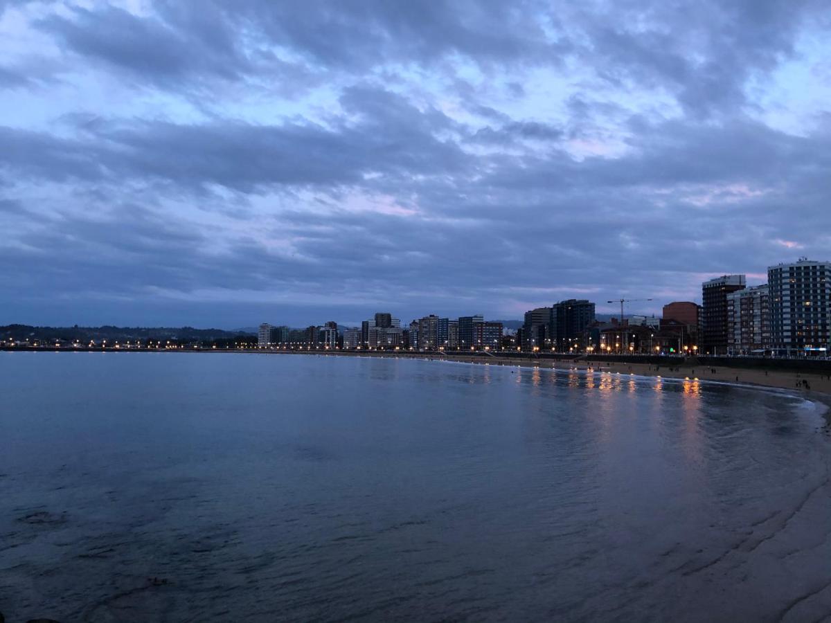 Alojamientos Muelle De Gijon Bagian luar foto