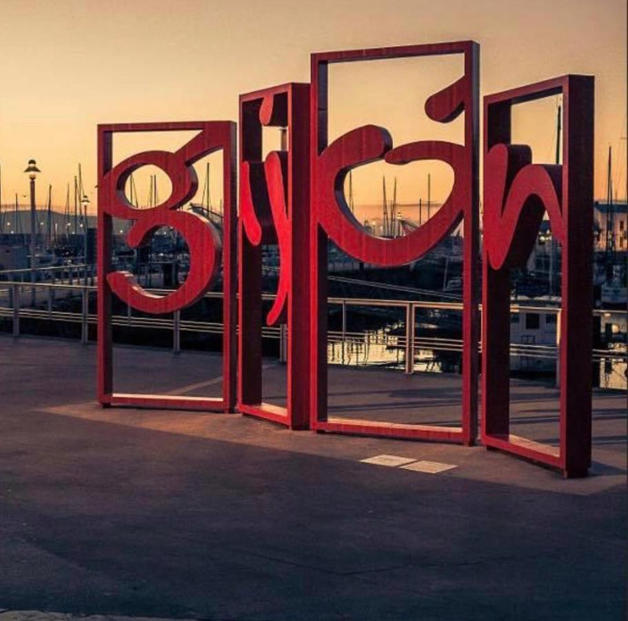 Alojamientos Muelle De Gijon Bagian luar foto