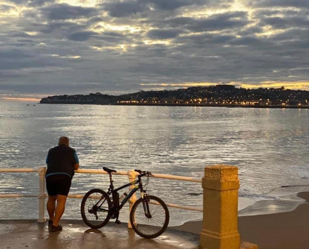Alojamientos Muelle De Gijon Bagian luar foto